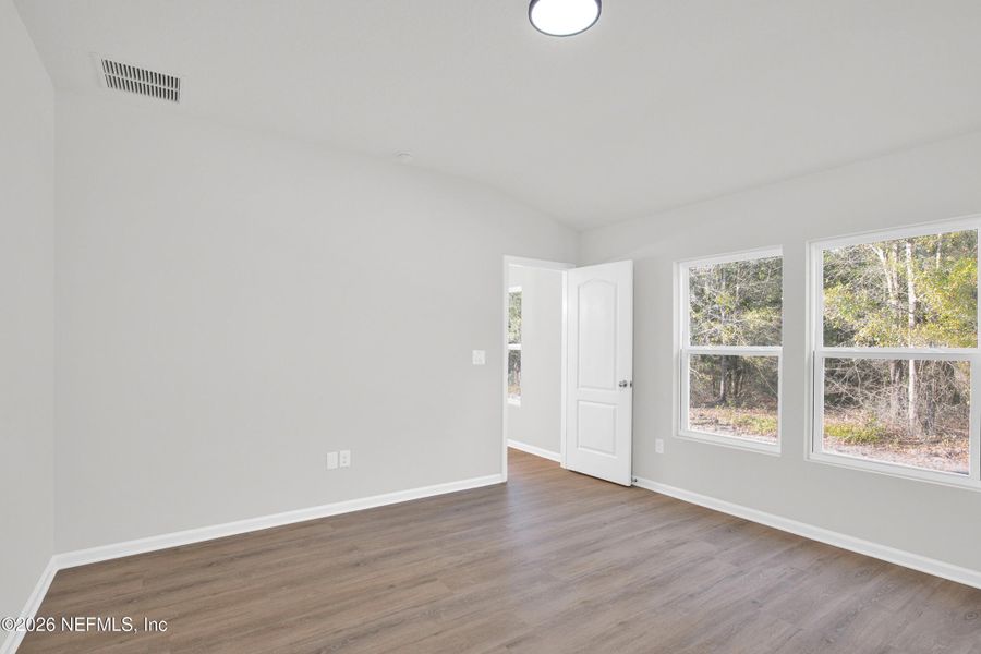 Spacious, unfurnished interior of a new home in , Palatka (Image 41).