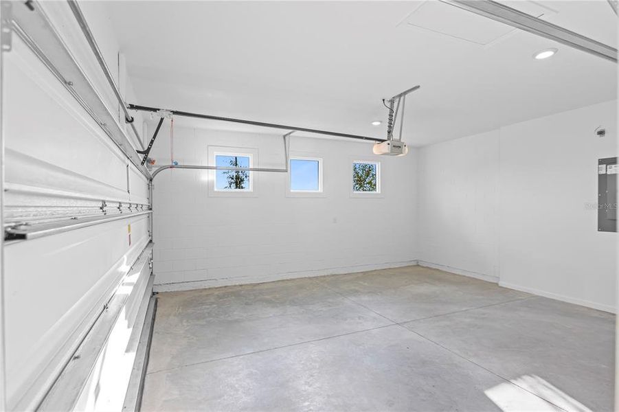 Spacious, unfurnished interior of a new home in Cresswind at Hammock Oaks, Lady Lake (Image 22). Spacious, unfurnished interior of a new home in Cresswind at Hammock Oaks, Lady Lake (Image 22).