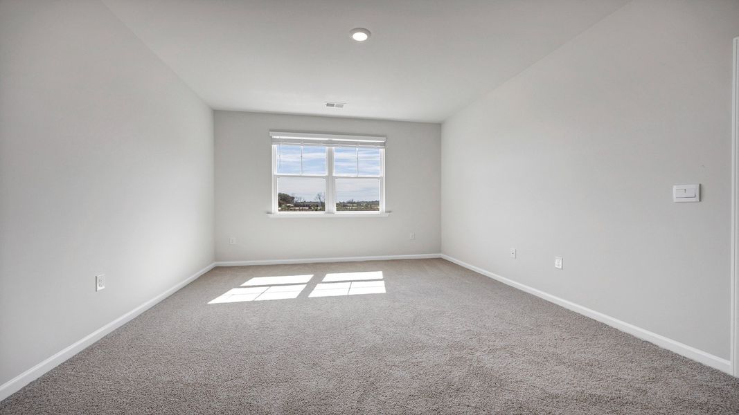Spacious, unfurnished interior of a new home in Sease's Pond, Gilbert (Image 18).