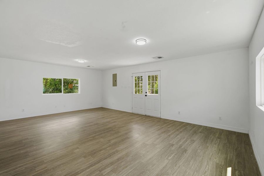 Spacious, unfurnished interior of a new home in , Riverside (Image 7).