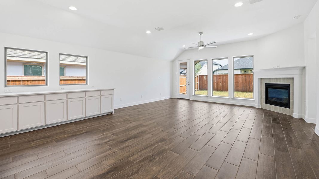 Spacious, unfurnished interior of a new home in Cambridge Crossing, Celina (Image 21).