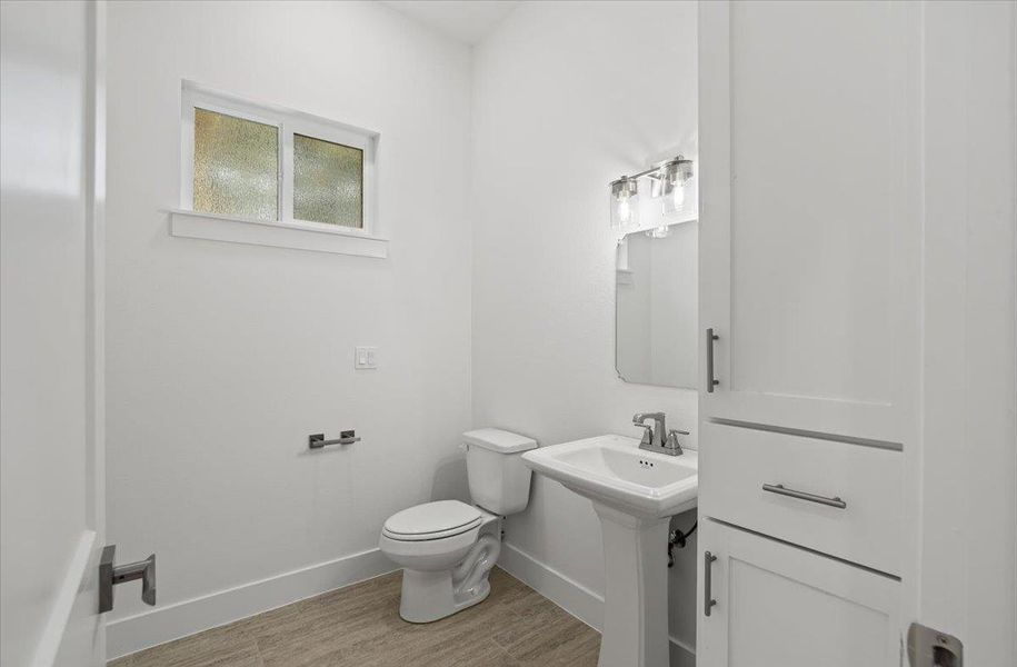 Furnished interior view inside a new home in , Salado (Image 13).