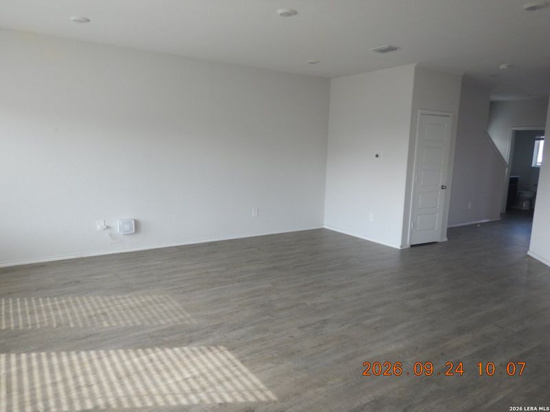 Spacious, unfurnished interior of a new home in , Converse (Image 12).
