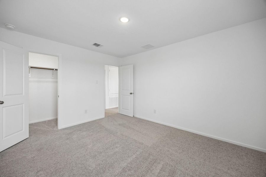 Spacious, unfurnished interior of a new home in Stokesbury, Waller (Image 26).