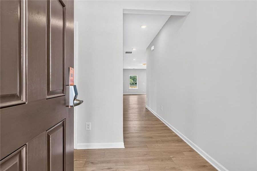 Spacious, unfurnished interior of a new home in Southbend, Rome (Image 13).