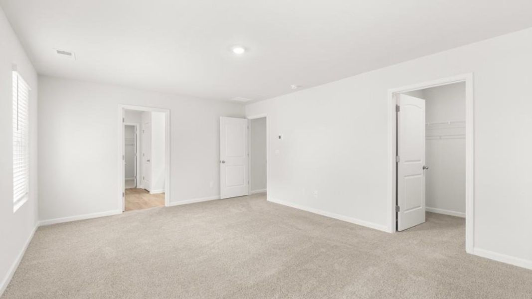 Spacious, unfurnished interior of a new home in Northwoods at Mirror Lake, Villa Rica (Image 18).