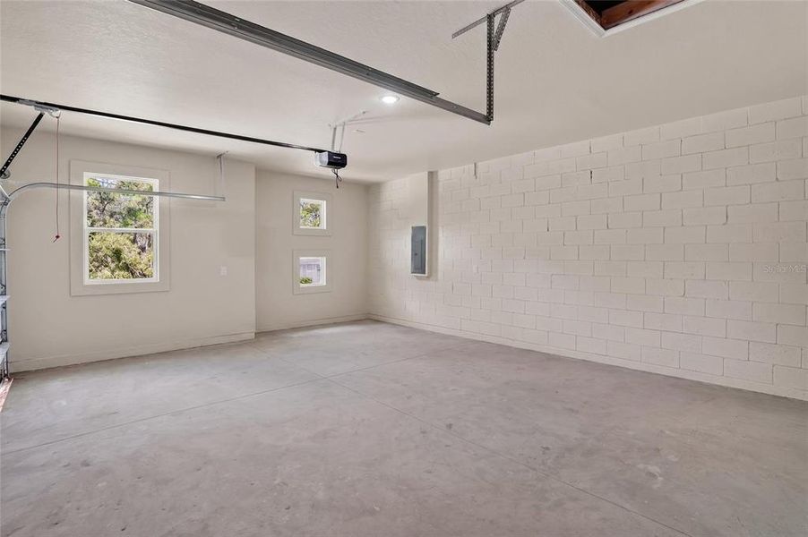 Spacious, unfurnished interior of a new home in , Homosassa (Image 23).