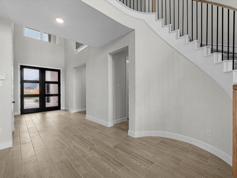 Representative image. Features, selections and colors may vary.