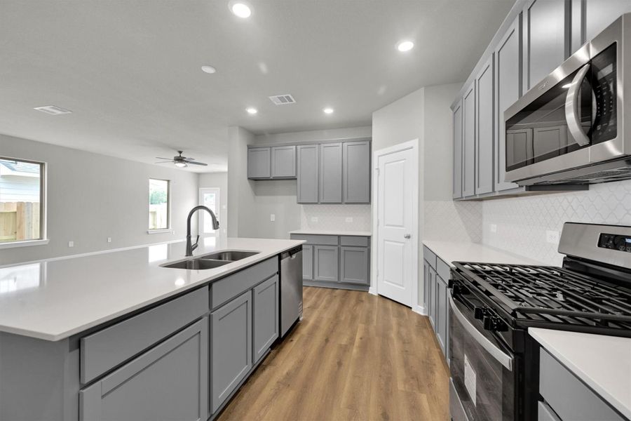 Furnished interior view inside a new home in La Segarra 40', Brookshire (Image 10).