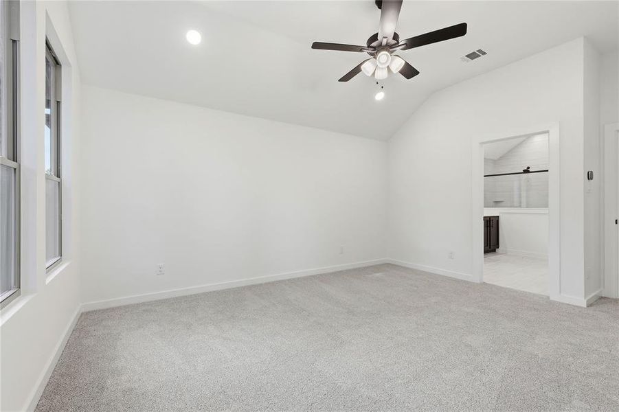 Spacious, unfurnished interior of a new home in Meadow Lakes, Fort Worth (Image 24).