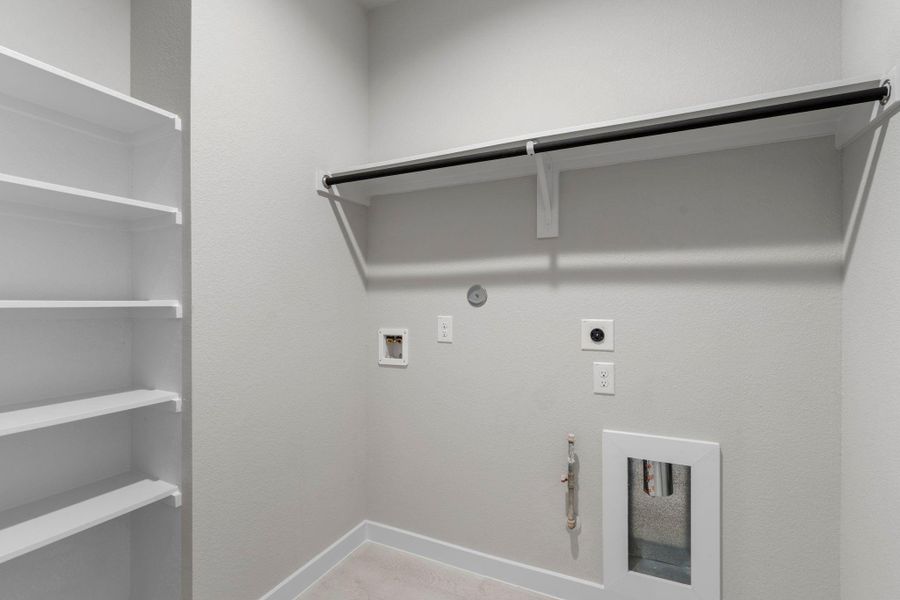 Spacious, unfurnished interior of a new home in Barton Creek Ranch, Conroe (Image 17).