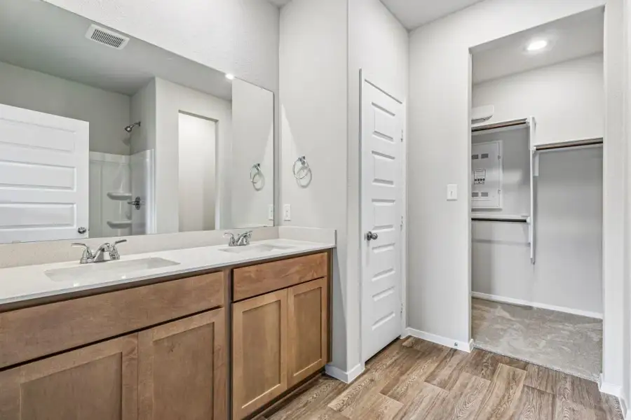 Furnished interior view inside a new home in Edgebrooke, Pflugerville (Image 11).