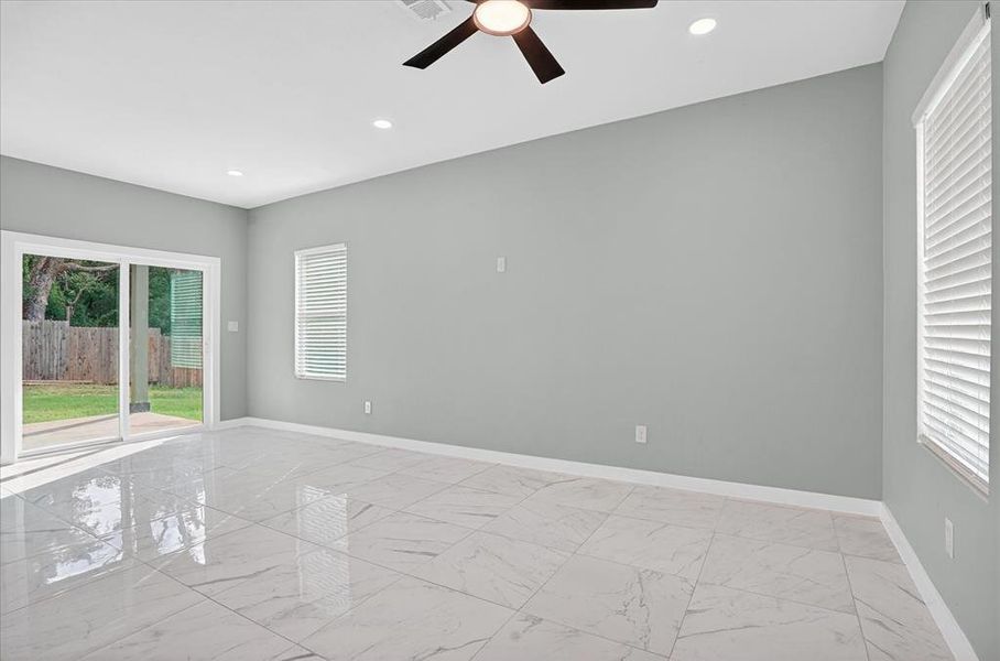Spacious, unfurnished interior of a new home in , Granbury (Image 20).