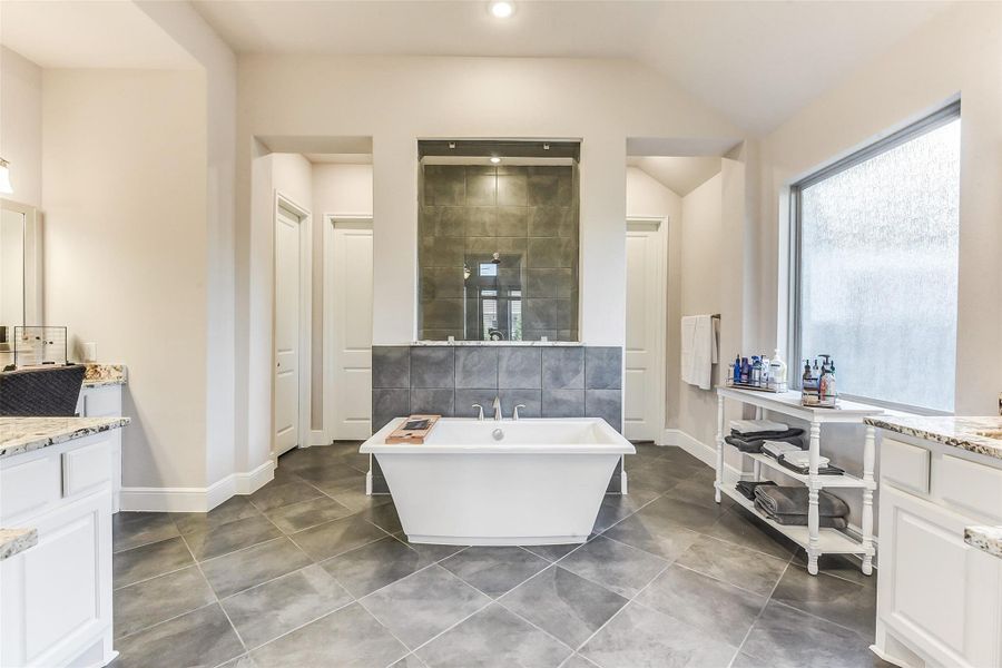 Furnished interior view inside a new home in ARTAVIA 65', Conroe (Image 15).