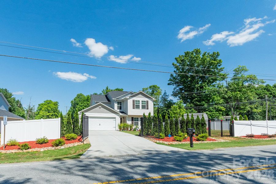 Front exterior of a new home in , Lexington, NC, highlighting curb appeal (Image 22). Front exterior of a new home in , Lexington, NC, highlighting curb appeal (Image 22).