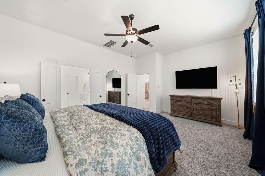 The ceiling fan with integrated lighting adds a refined finishing touch, providing year-round comfort while casting a warm, ambient glow throughout the room.