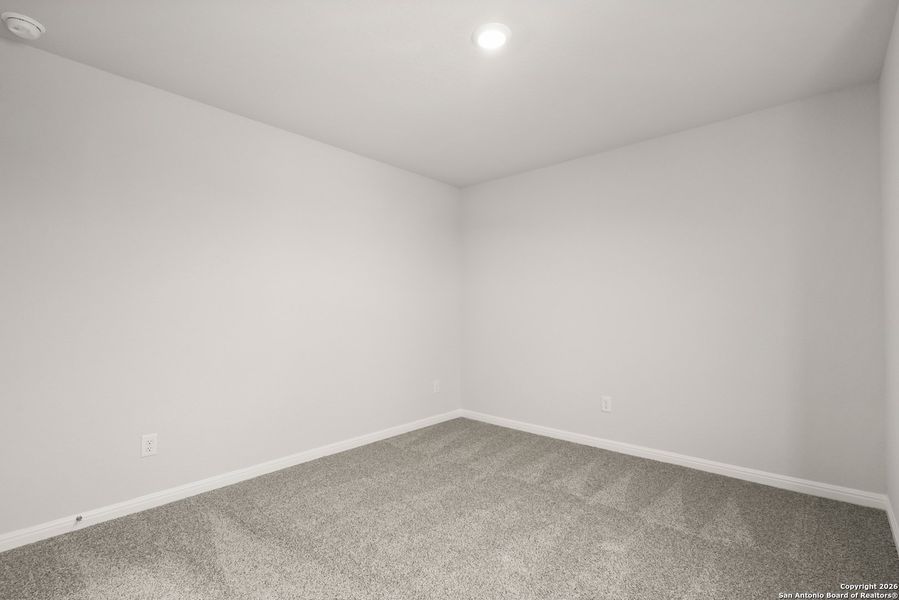 Spacious, unfurnished interior of a new home in Cinco Lakes, San Antonio (Image 22).