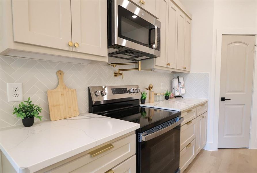 Furnished interior view inside a new home in , Fort Worth (Image 15). Furnished interior view inside a new home in , Fort Worth (Image 15).