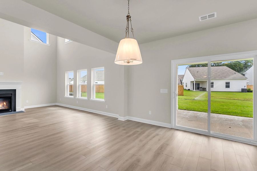 Similar Monroe floorplan with Timeless Collection. Features and finishes vary.