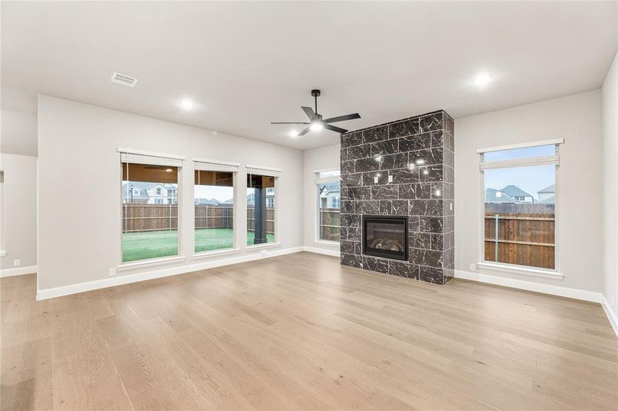 Spacious, unfurnished interior of a new home in The Oaks, Red Oak (Image 16).