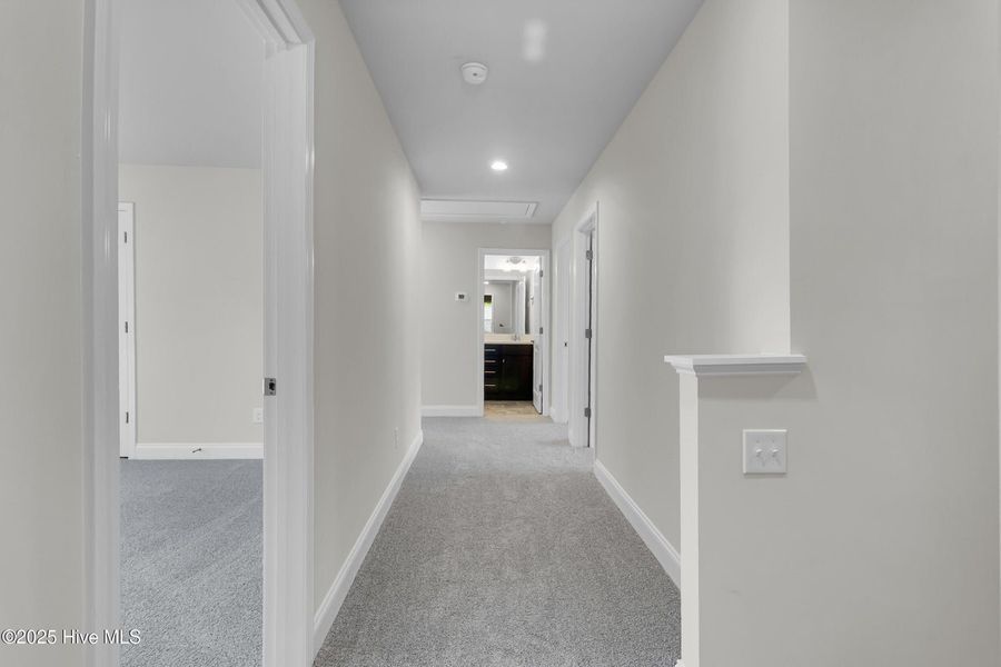 Spacious, unfurnished interior of a new home in Fairfield Harbour, New Bern (Image 18).
