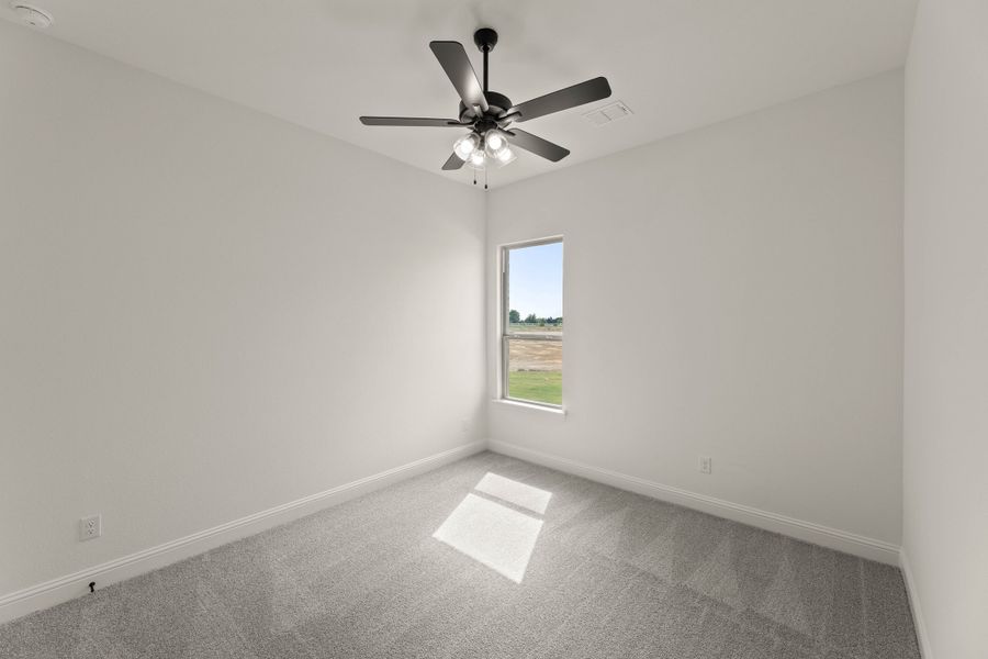 Spacious, unfurnished interior of a new home in Settler's Glen, New Fairview (Image 27).