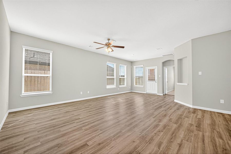 Spacious, unfurnished interior of a new home in Sunterra, Katy (Image 36). Spacious, unfurnished interior of a new home in Sunterra, Katy (Image 36).