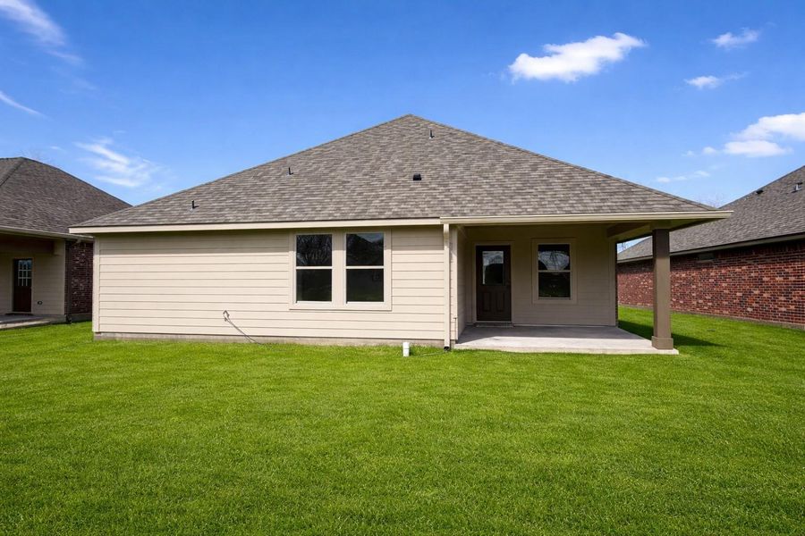 Exterior details and patio area of a home in , Angleton (Image 3).