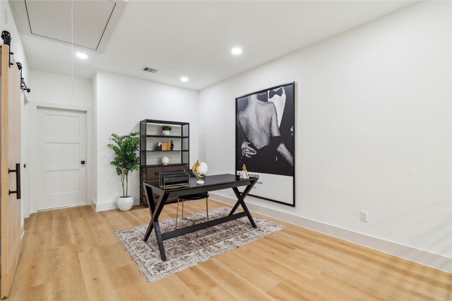 Let your lifestyle lead—this versatile flex space is ideal for a home office, game room, reading lounge, or creative studio. Like a chameleon, it offers the ultimate freedom to adapt to your needs.