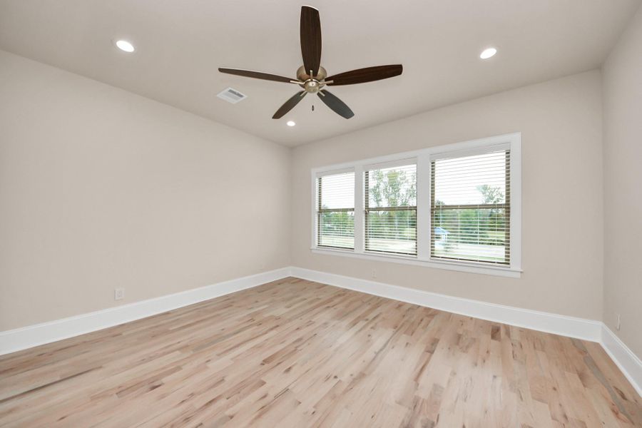 Spacious, unfurnished interior of a new home in , Houston (Image 21).