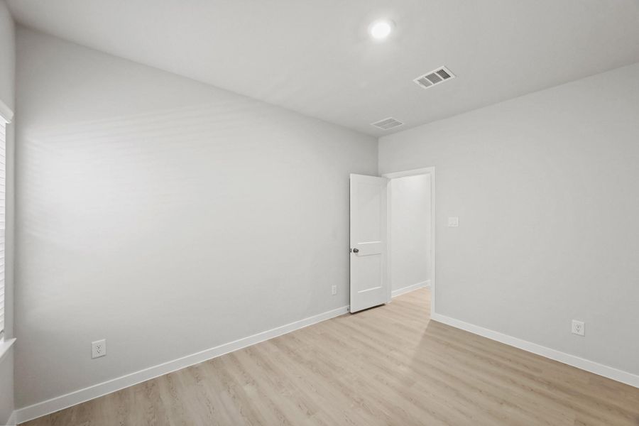 Spacious, unfurnished interior of a new home in Magnolia Springs, Montgomery (Image 24).