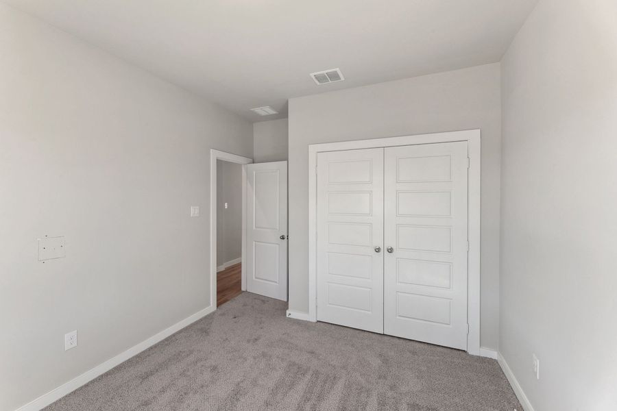 Spacious, unfurnished interior of a new home in Hunters Ranch, San Antonio (Image 15).