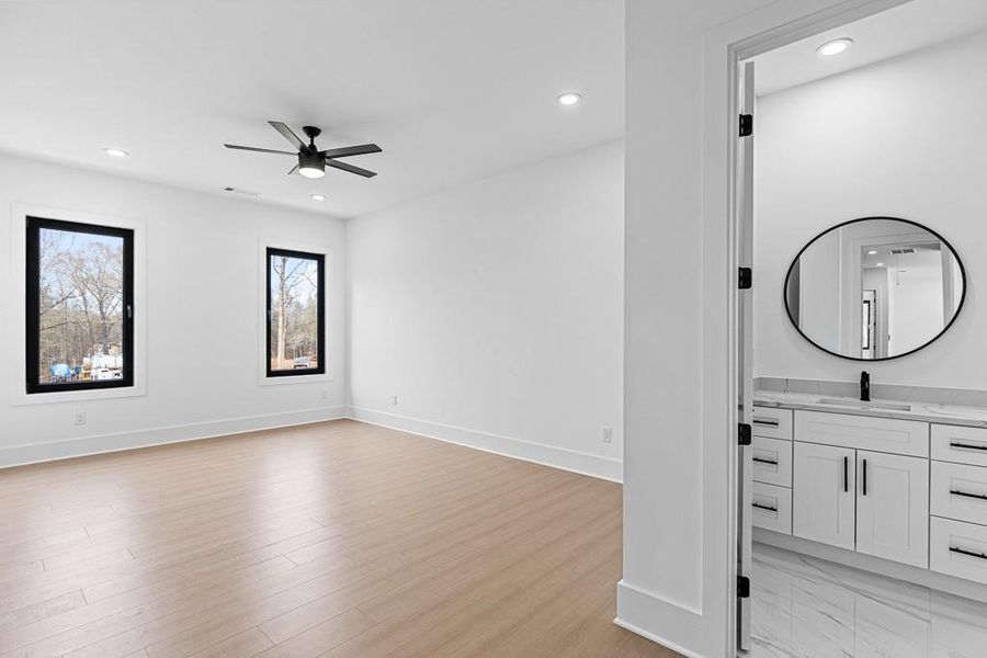 Spacious, unfurnished interior of a new home in , Jefferson (Image 24).