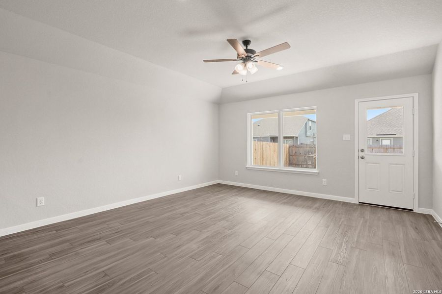 Spacious, unfurnished interior of a new home in Swenson Heights, Seguin (Image 18).