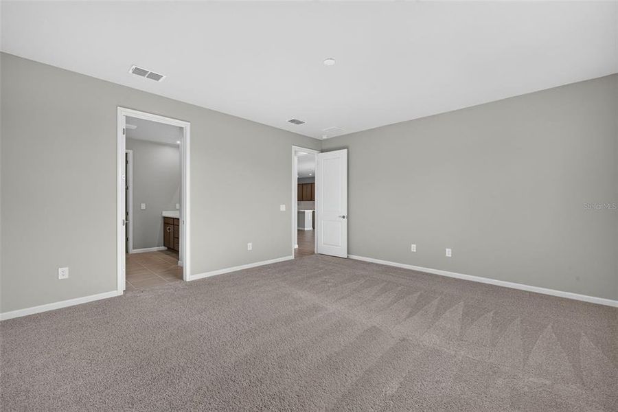 Spacious, unfurnished interior of a new home in Crosswind Ranch, Parrish (Image 11). Spacious, unfurnished interior of a new home in Crosswind Ranch, Parrish (Image 11).