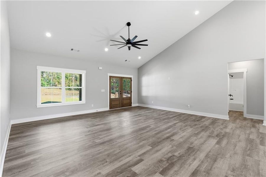 Spacious, unfurnished interior of a new home in , Dallas (Image 43).