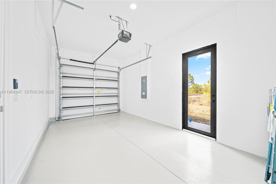 Spacious, unfurnished interior of a new home in , Lehigh Acres (Image 14).