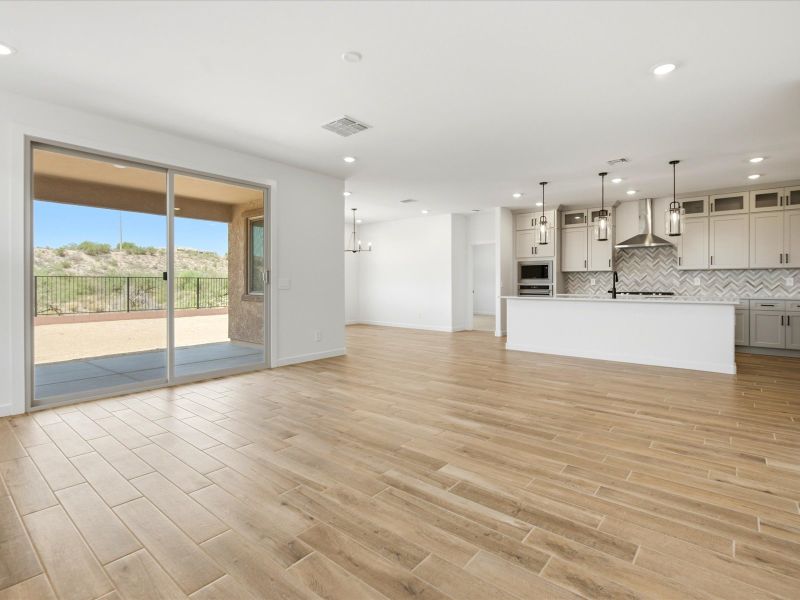 Spacious, unfurnished interior of a new home in Naranja Trails, Oro Valley (Image 11).