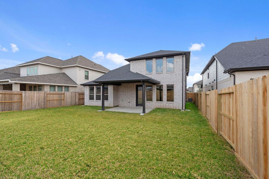 Exterior details and patio area of a home in Sienna 45', 50', Missouri City (Image 4).