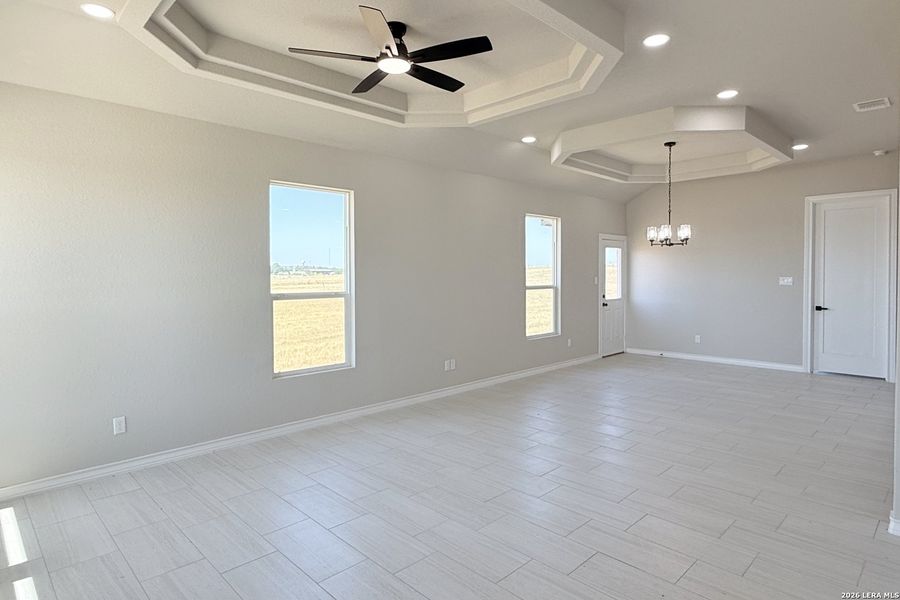 Spacious, unfurnished interior of a new home in , La Vernia (Image 15).