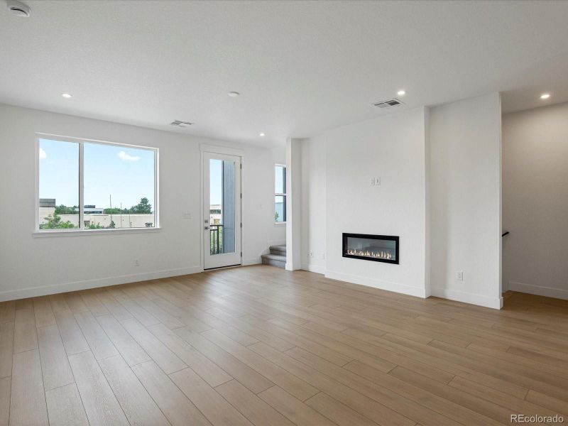 Spacious, unfurnished interior of a new home in Ascent at Inverness, Englewood (Image 26).