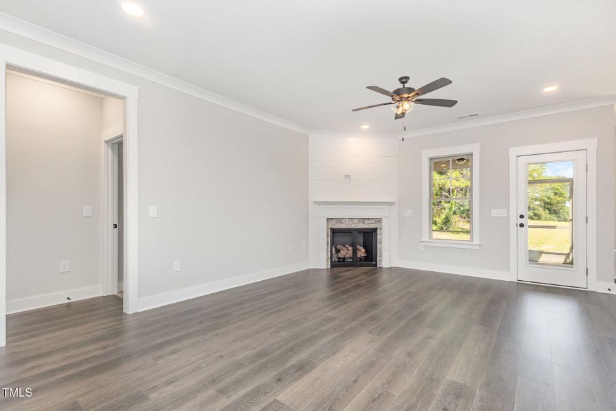 005_kv0a0481-edit_616