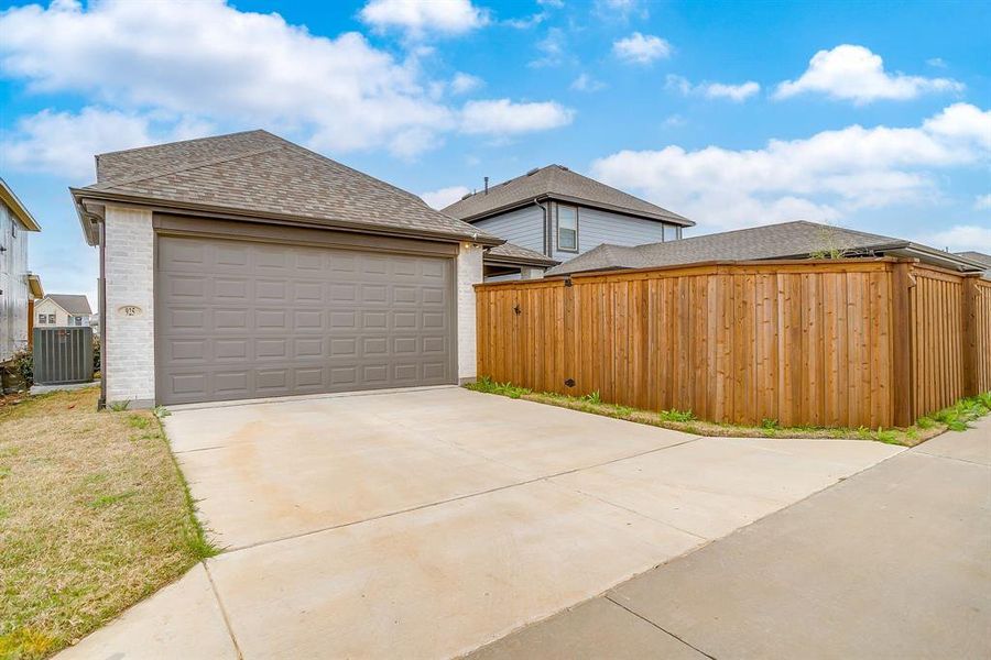 Exterior details and patio area of a home in Karis, Crowley (Image 3).