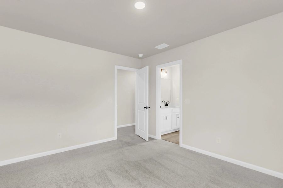 Spacious, unfurnished interior of a new home in Watson Hill, Summerville (Image 29).