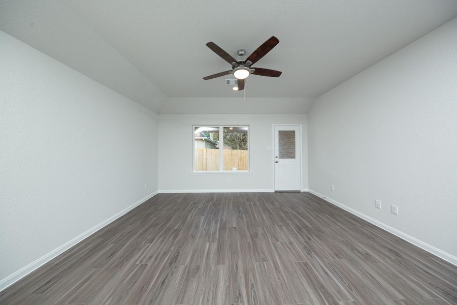 Spacious, unfurnished interior of a new home in Lake Conroe Area Homes, Montgomery (Image 18).