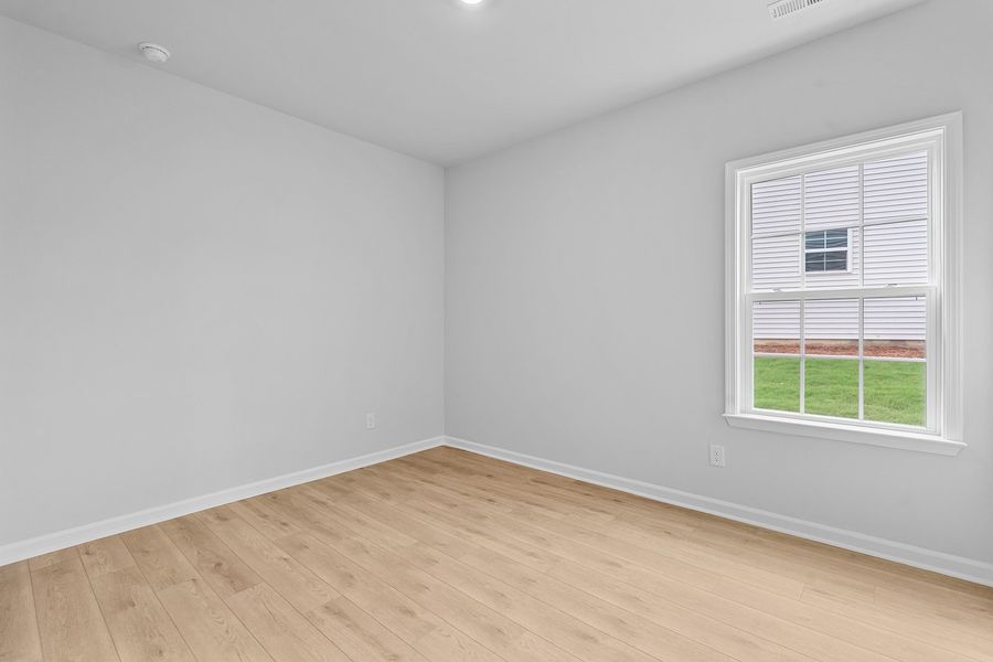 Spacious, unfurnished interior of a new home in Fieldstone, Lexington (Image 31).