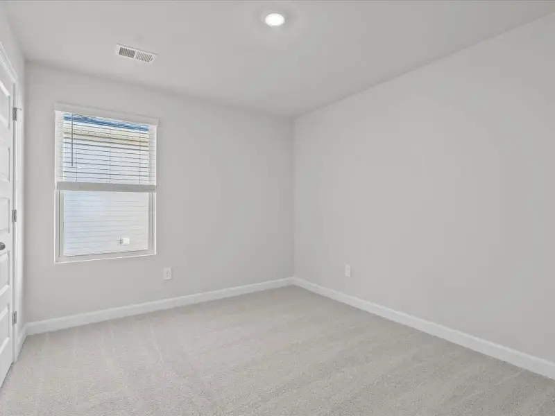 Spacious, unfurnished interior of a new home in Creek Ridge - Heritage Collection, Spartanburg (Image 15).
