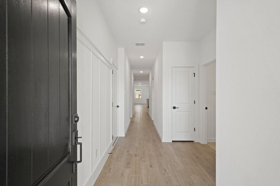 Welcoming foyer (*Photo not of actual home and used for illustration purposes only.)