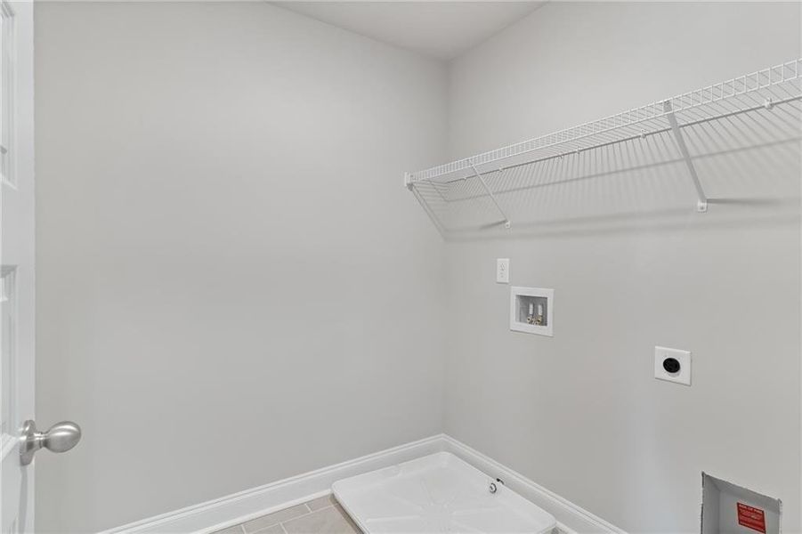 Spacious, unfurnished interior of a new home in Stratford Square, Lawrenceville (Image 15).