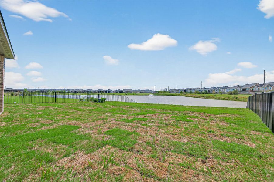 Exterior details and patio area of a home in 55+ Bonterra at Cross Creek Ranch 60s, Fulshear (Image 23). Exterior details and patio area of a home in 55+ Bonterra at Cross Creek Ranch 60s, Fulshear (Image 23).